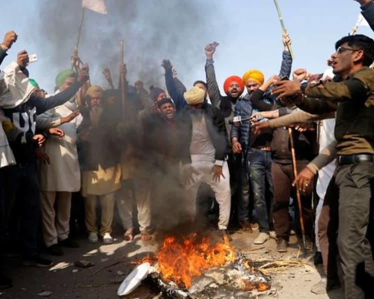 India farmers press on with protest despite offer to talk