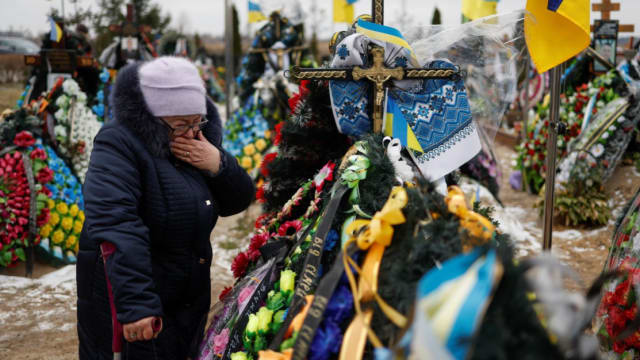 俄乌战争一周年 乌克兰举行纪念仪式哀悼死难者