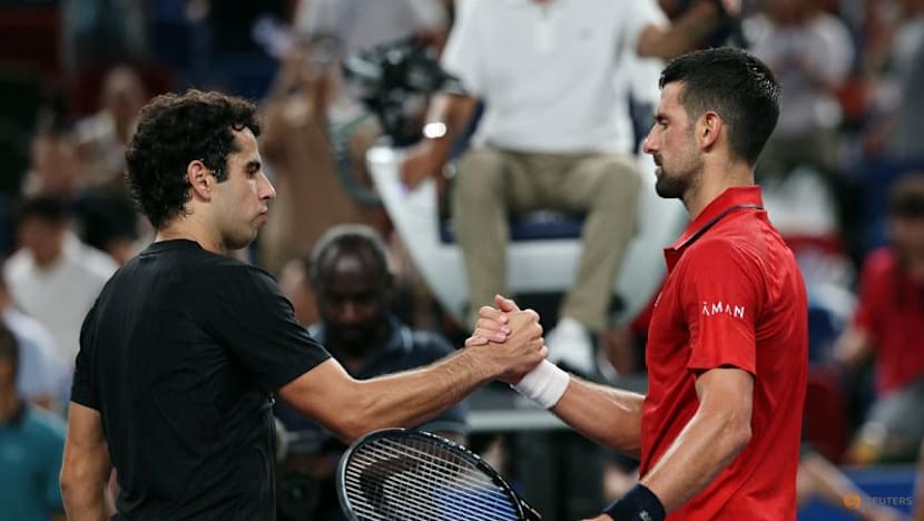 Djokovic survives leg injury, heat exhaustion to beat Munar in Shanghai