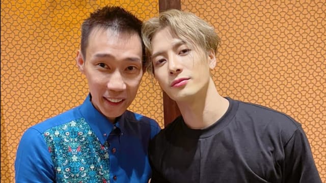 王嘉尔马来西亚开唱　李宗伟晒合照：两个前奥运选手