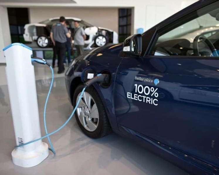 Measures to encourage electric vehicle use: Allowing tech that can charge car in 30 minutes, electric motorcycles on expressways