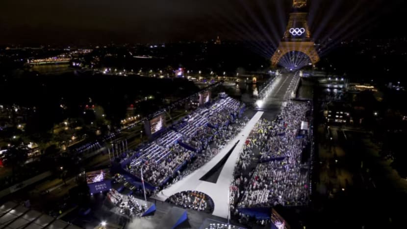 Perarakan di Seine buka tirai Olimpik Paris 2024; kontinjen SG bangga kibar bendera negara