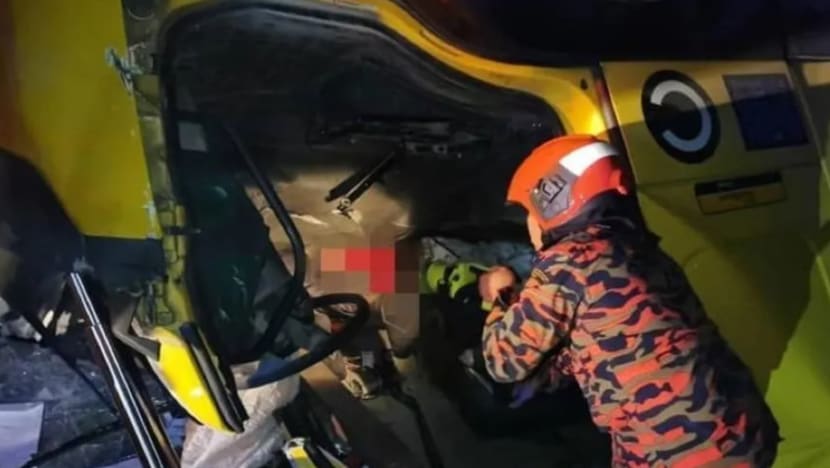 3 beranak maut treler dinaiki terbabas di Gopeng