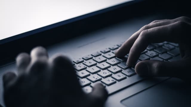 七旬妇坠装修骗局险失10万元 银行职员识破助她避过一劫