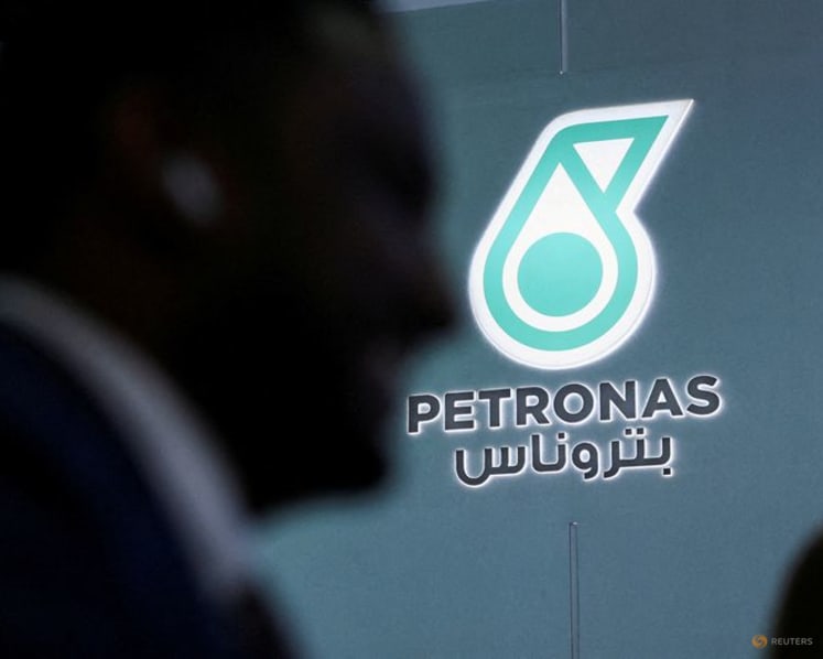 Malaysia's Petronas set to sign LNG supply deal with QatarEnergy, sources say