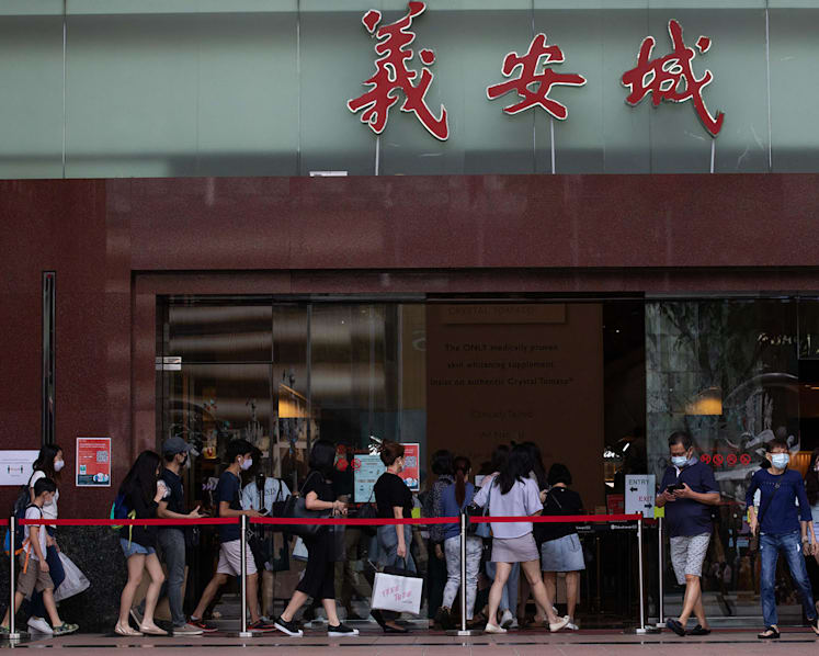Black Friday sale on Orchard Rd: Shoppers better at grabbing deals than keeping safe distance