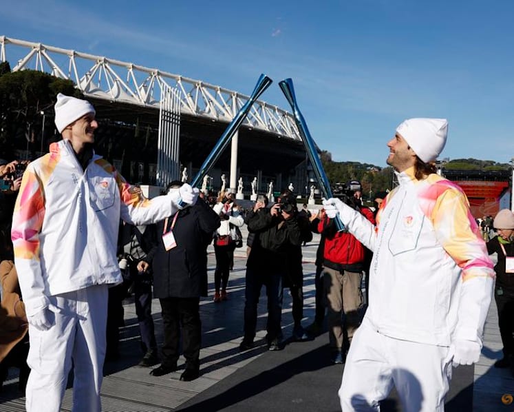 Flame begins Italian tour ahead of Milano Cortina Games