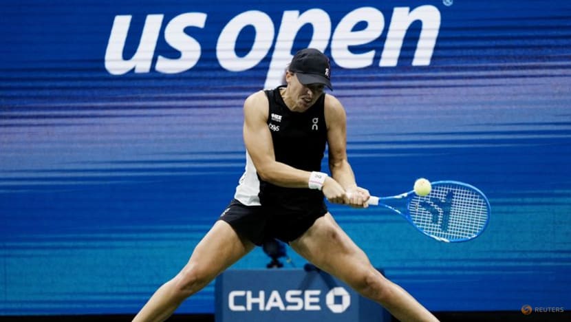 Swiatek survives Kalinskaya scare to reach US Open last 16
