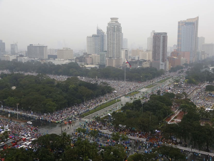Record 6 million turn out for pope’s final day in Manila