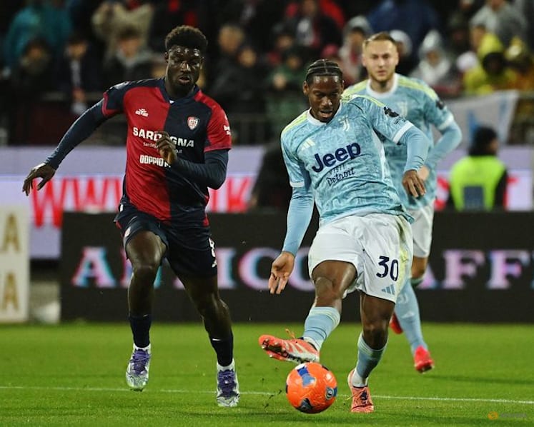 Juventus title hopes fade after defeat at Cagliari