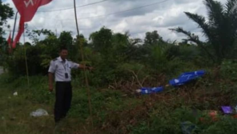  Baru beberapa jam dipasang, bendera kempen PRU-15 BN dirosakkan di JB 