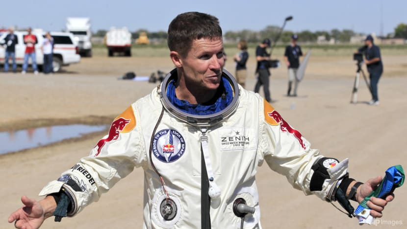 Man who broke sound barrier while skydiving dies in paragliding accident Man who broke sound barrier while skydiving dies in paragliding accident