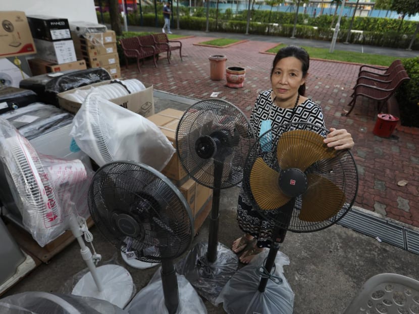 Ms Catherine Low from Etronin Home Appliances showing a few models of fans sold at her shop. Ms Catherine Low from Etronin Home Appliances showing a few models of fans sold at her shop.