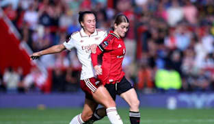 Chelsea go top of WSL as Man United and Arsenal play out a goalless draw