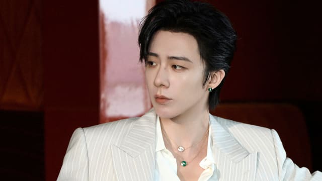 “娱乐圈活人”刘宇宁直播揭业内黑幕：拿我开刀还瞧不起我