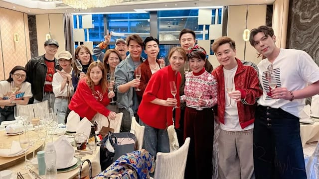 《中年好声音》家族向狄波拉拜年啦！豪送LV，从下午茶招待到晚宴……