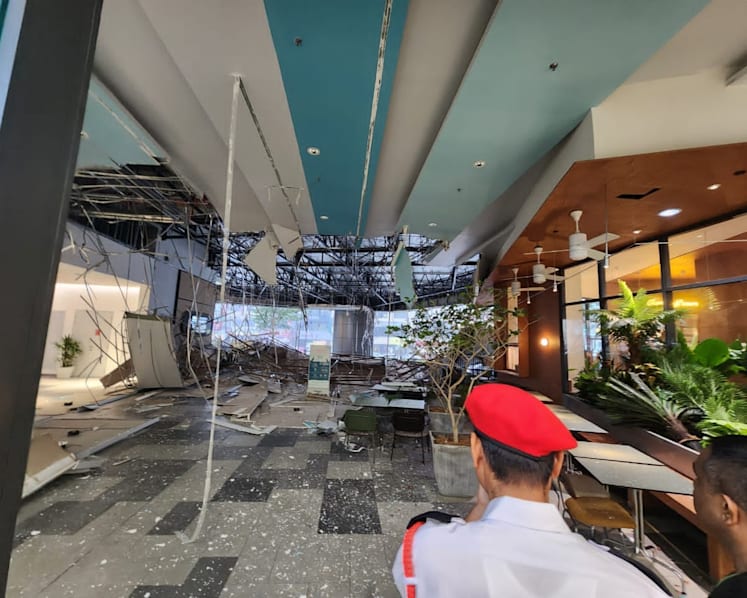 3 people injured after Malaysian shopping mall ceiling crashes