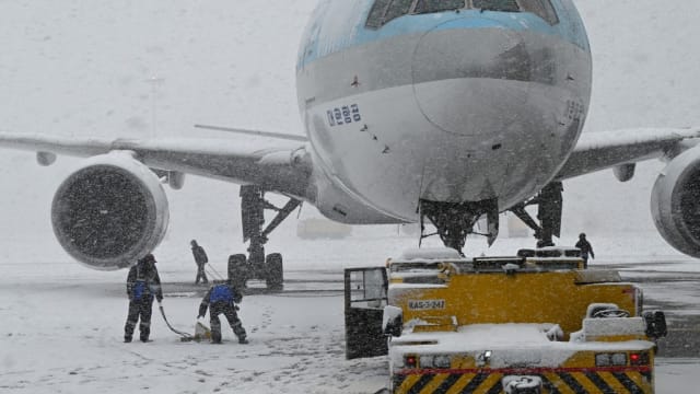 韩国连续两天暴雪 有返新航班延误达九小时 