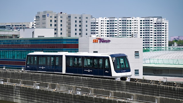 盛港轻轨启用新双车厢列车 