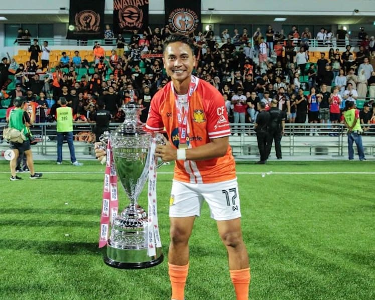 Former Singapore football captain Shahril Ishak announces retirement at 39