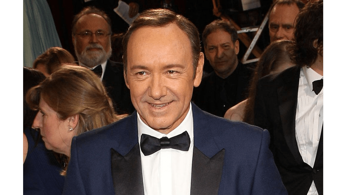 Kevin Spacey enters same rehab as Harvey Weinstein? 8days(00)