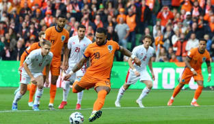 Koeman keeps Depay hungry for goals after equalling Van Persie's record