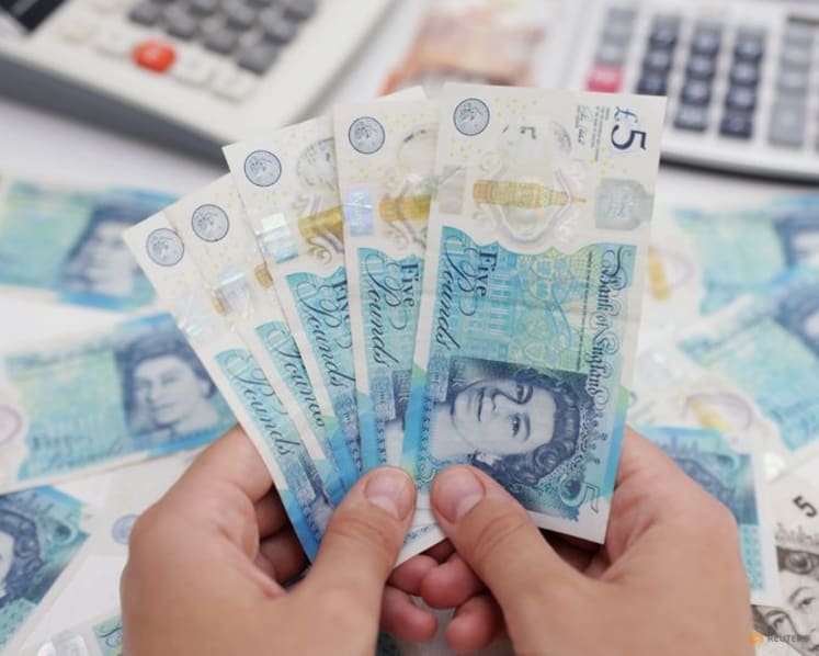 Dollar weakens amid soft labor US data