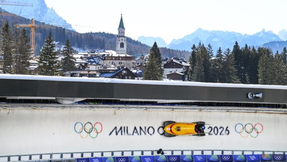 Bobsleigh-Germany's Nolte sets the pace in Monobob
