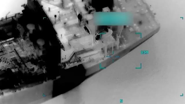 油轮阿曼外海遭美军导弹击中 三名印度船员身亡