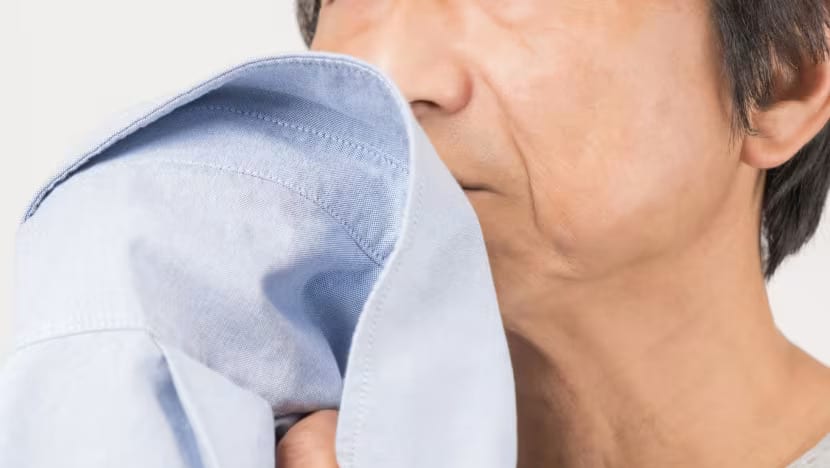 Mengapa lansia punya bau badan yang khas?