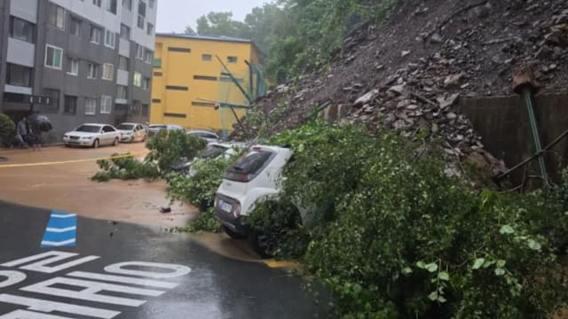 韩国南部豪雨引发山泥倾泻 致1死3伤20人受困