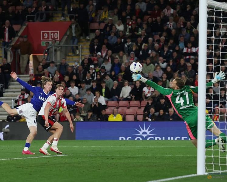 Ipswich draw at Southampton to set up three-way promotion scrap on final day