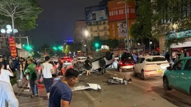 越南司机因困倦而失控 酿严重连环撞事故