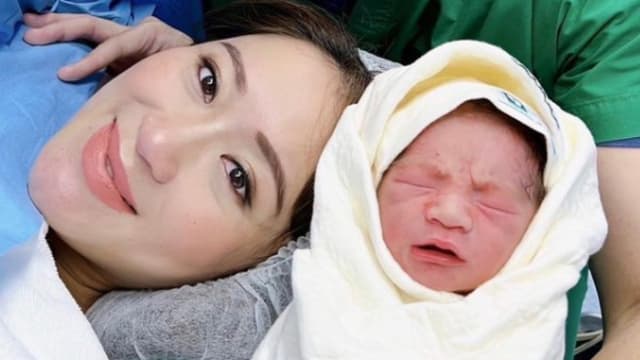 为泰党首相候选人佩通坦选前产下男婴
