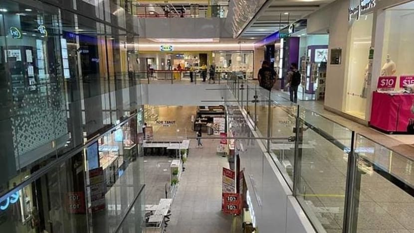 Jualan runcit S'pura lonjak 79.7% pada Mei susuli asas perbandingan rendah semasa 'Circuit Breaker' 2020