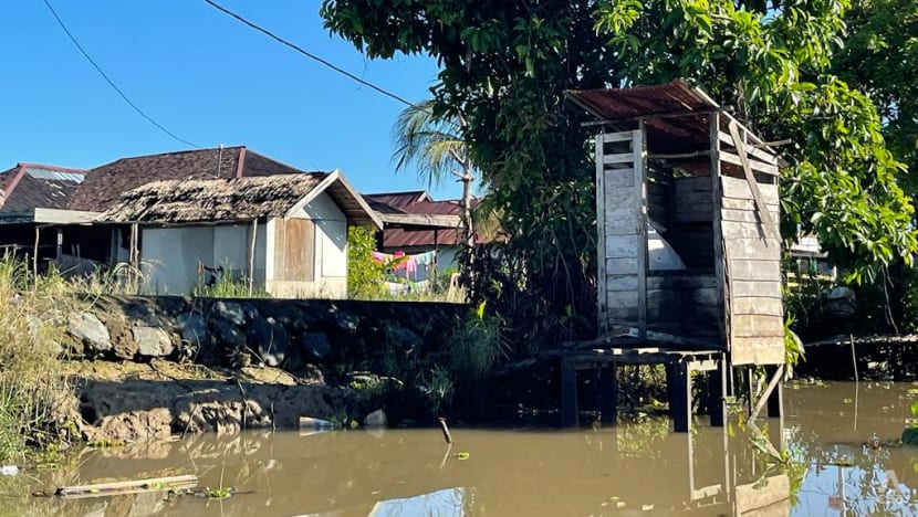 ‘Wait until surrounding is quiet’: Villagers in Indonesia’s Kalimantan make do with primitive floating toilets ‘Wait until surrounding is quiet’: Villagers in Indonesia’s Kalimantan make do with primitive floating toilets