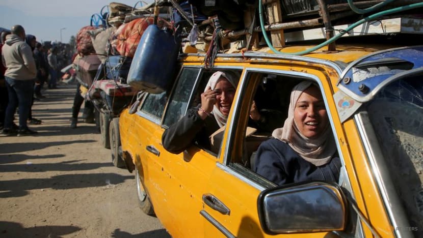 Gaza residents stream home to the north after hostage breakthrough Gaza residents stream home to the north after hostage breakthrough