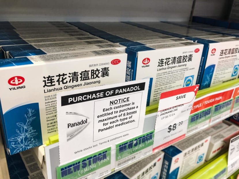 A notice on a purchase limit for Panadol put up in front of boxes of traditional Chinese medicine Lianhua Qingwen at a store on Dec 23, 2022. A notice on a purchase limit for Panadol put up in front of boxes of traditional Chinese medicine Lianhua Qingwen at a store on Dec 23, 2022.