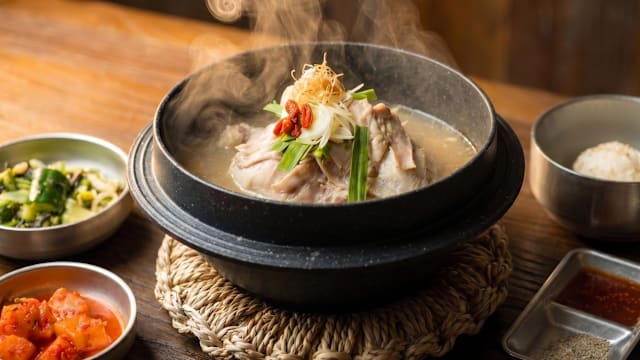 穿越80年代韩药房，找到最对味的养生参鸡汤！MODU姐妹餐厅价格更亲民