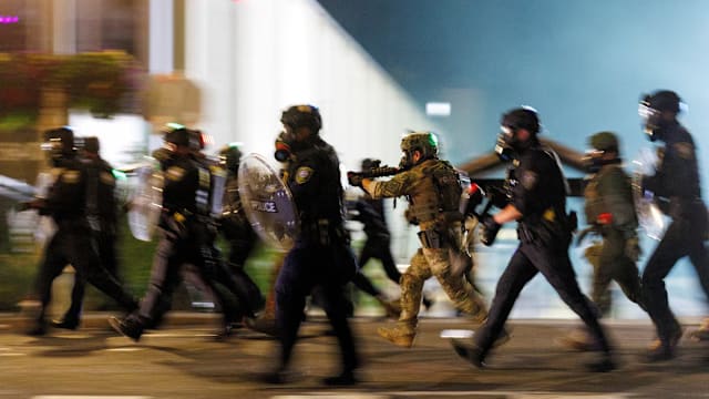 特朗普下令在波特兰部署军队 必要时可全面使用武力