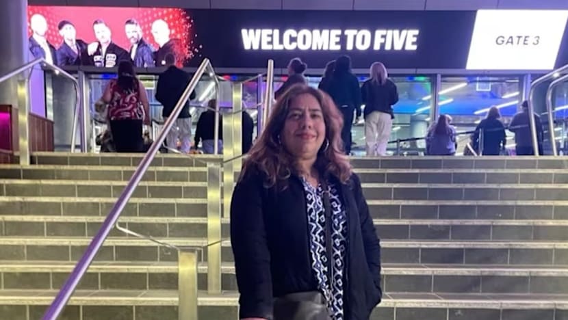'Fangirling' tak kenal usia: Pengakuan perempuan umur 50-an yang masih rutin nonton konser 'boy band'