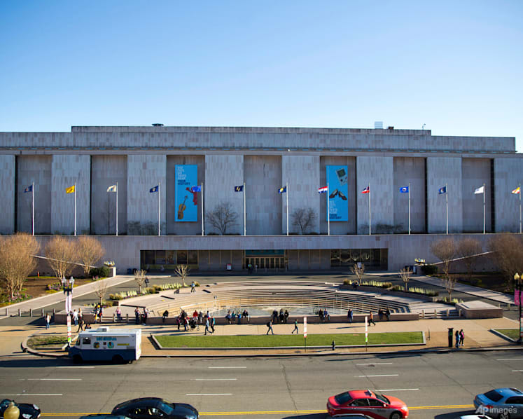 US to probe Smithsonian museums to remove 'partisan narratives'