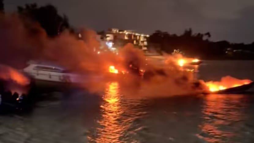 22 bot laju musnah susuli kebakaran jeti Teluk Chalong, Phuket