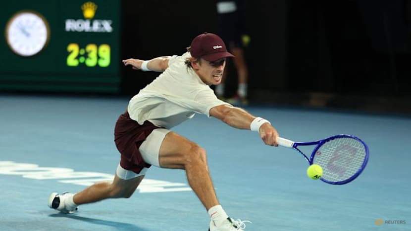 Dominant De Minaur thumps Tiafoe to make Melbourne fourth round