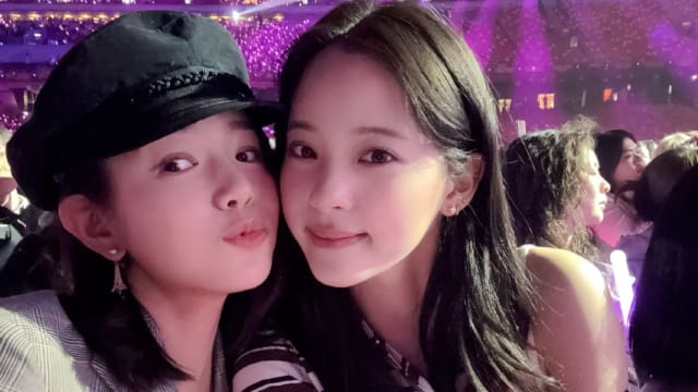 陈妍希宣布离婚后首露面！和欧阳娜娜开心看演唱会，粉丝见状放心了