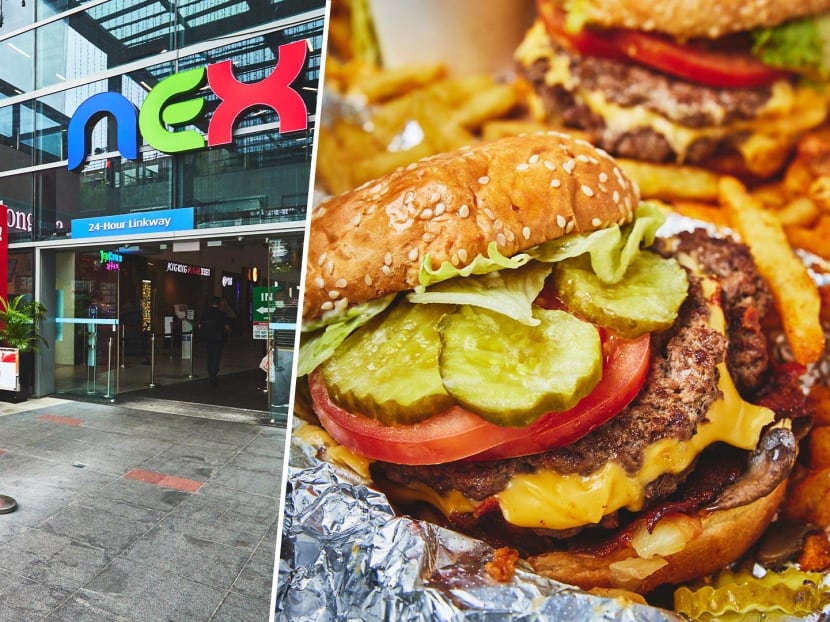 For starters, there are more indoor seats here vs the Plaza Singapura one.