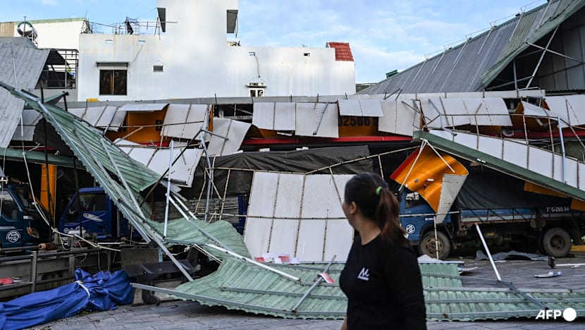 Typhoon Kalmaegi hammers central Vietnam, killing at least 5