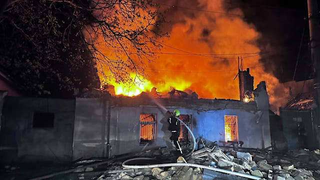 俄乌互换各175名战俘 同时发动新一轮无人机袭击