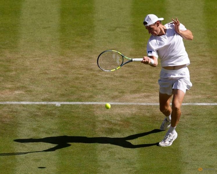 Zverev stands tall to see off Royer and reach Wimbledon third round