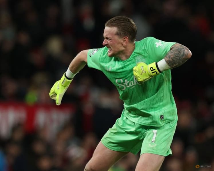 Everton beat Man Utd despite Gueye seeing red for slap on teammate